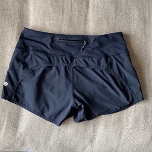 Lululemon speed up 2.5” black shorts size 6